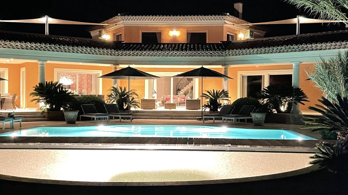 La Nartelle Villa | Superb 5 bedroom villa with sea view rated 5 stars by Ste-max town council