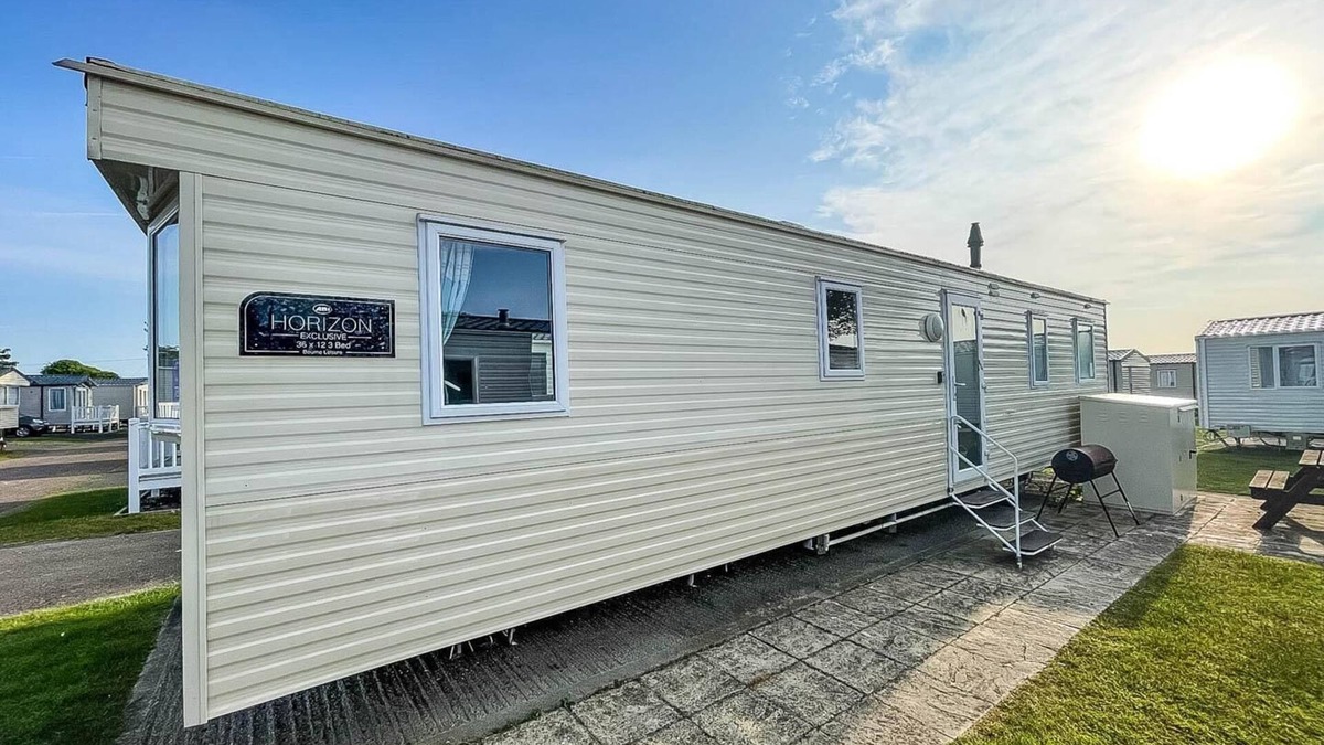 Caister-on-Sea House | Superb 8 berth caravan, close to amenities at Caister Beach ref 30073F