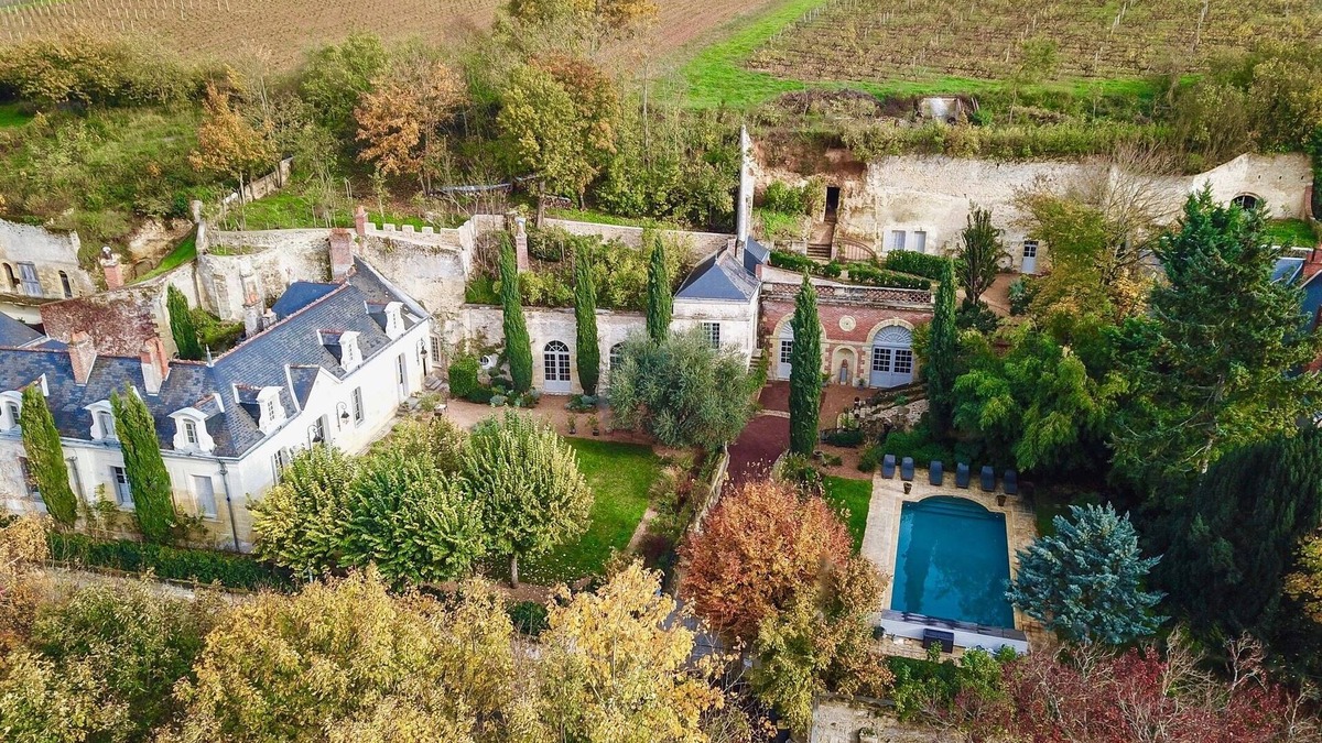 Vouvray House | Superb and unique 18th century 10BR mansion with top comfort in the Loire Valley