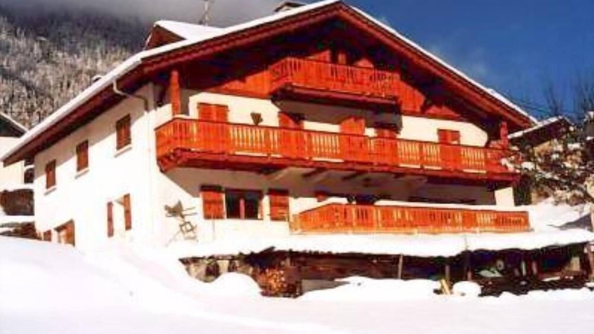 Chamonix City Centre Ski Chalet | SUPERB APARTMENT (90 m2) WITH PANORAMIC VIEW ON THE CHAIN OF THE MONT BLANC.
