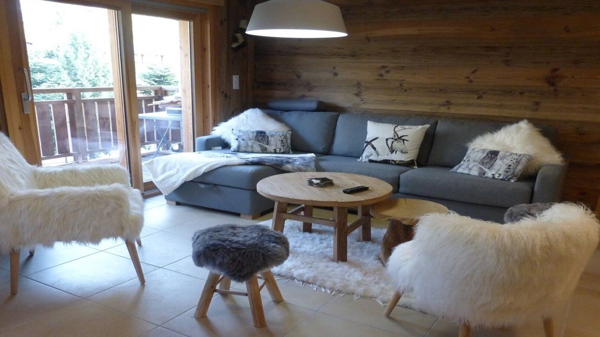Mont-de-Lans Apartment | Superb apartment sleeps 12 at the foot of a track-covered parking near ESF