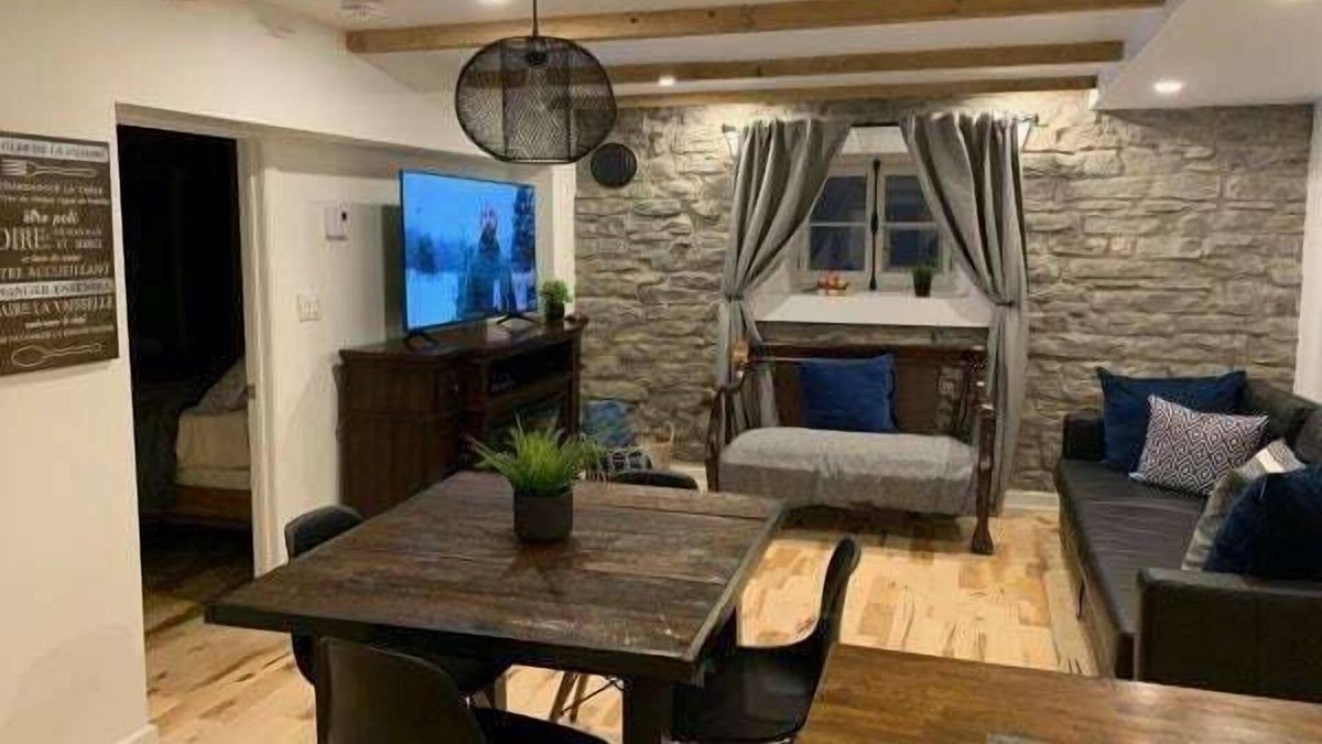 Quartier 5-4 Condo | Superb apartment in a heritage building