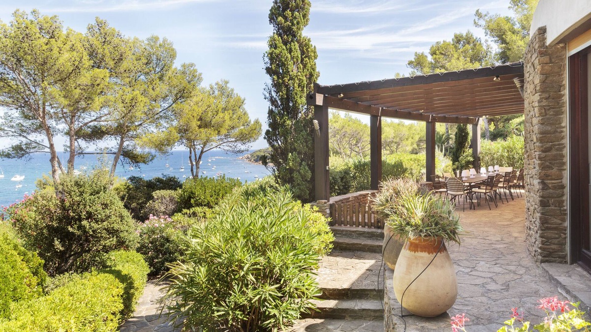 Cap Benat Villa | Superb architect villa, facing the sea, private domain of Gaou Bénat