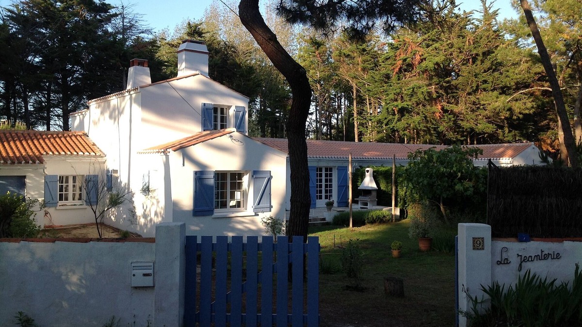 L'Epine House | Superb beach house 300m from enclosed flower gardenof cul-de-sac and pine forest