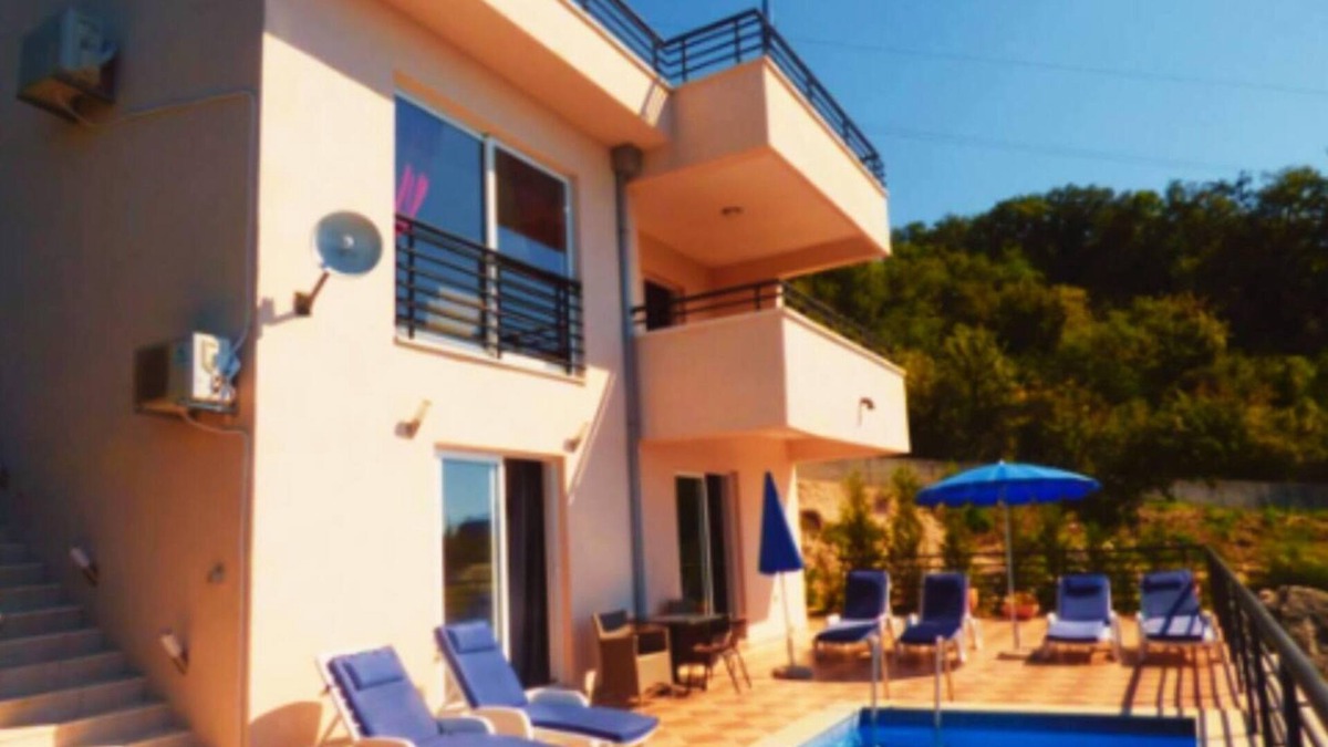 Trebesinj House | Superb Breathtaking Views 3Bedroom All Day Sun