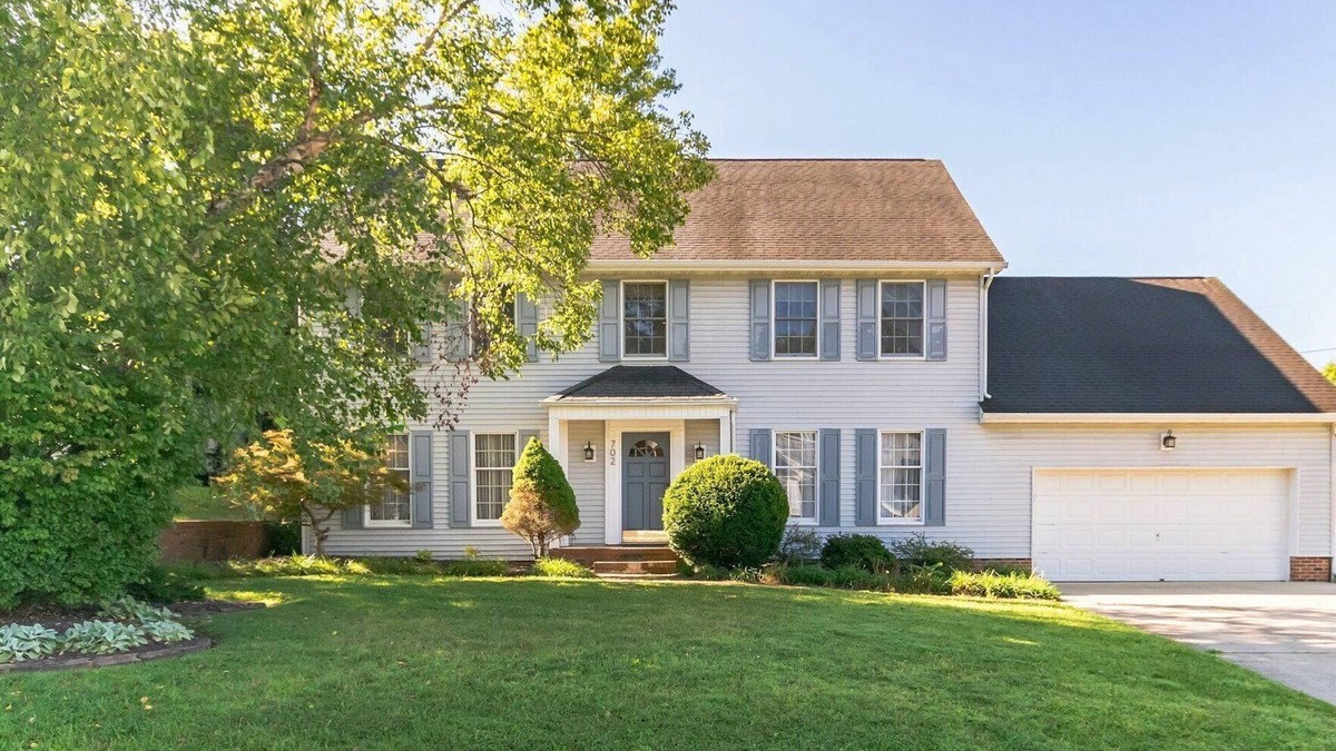Barboursville House | Superb British Colonial holiday home, greenhouse, outdoor deck, tropical garden