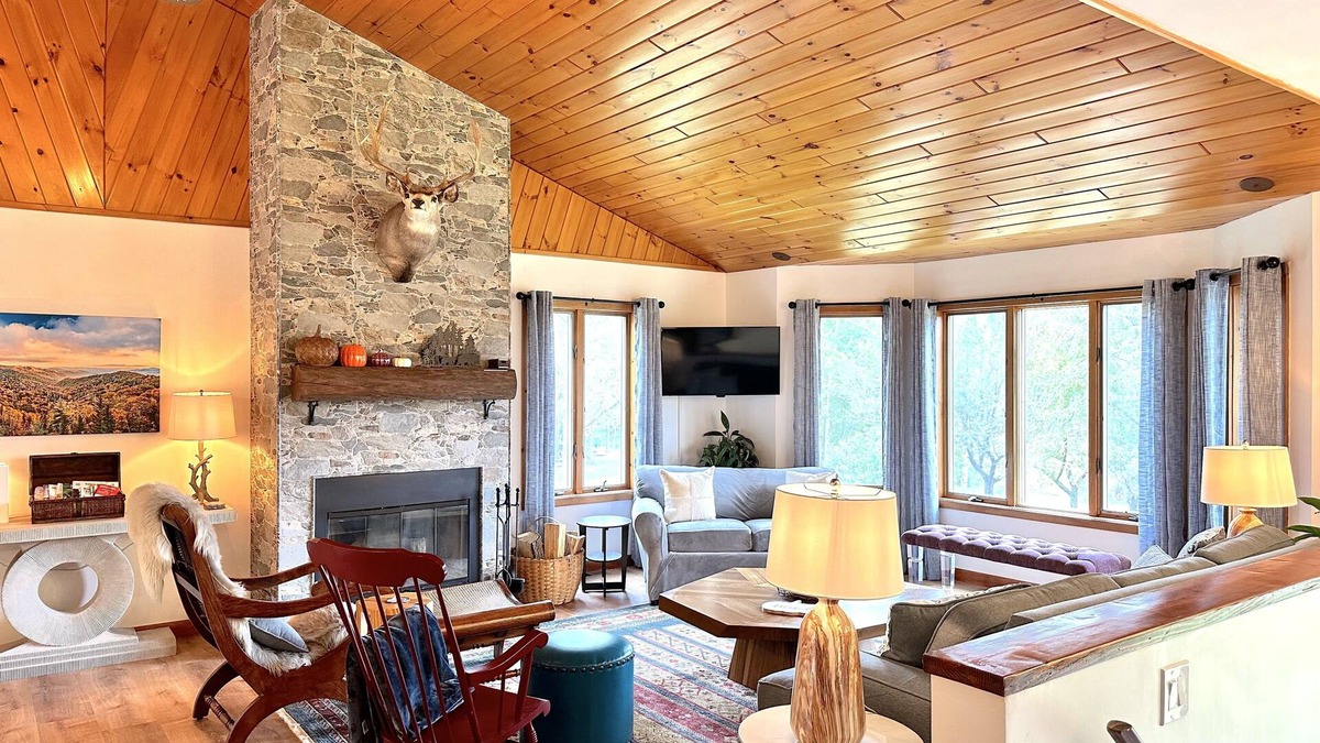 Johnsburg Ski Chalet | Superb Chalet Near Gore Ski Resort, Hot Tub, Game Room, Firepit and Fireplace