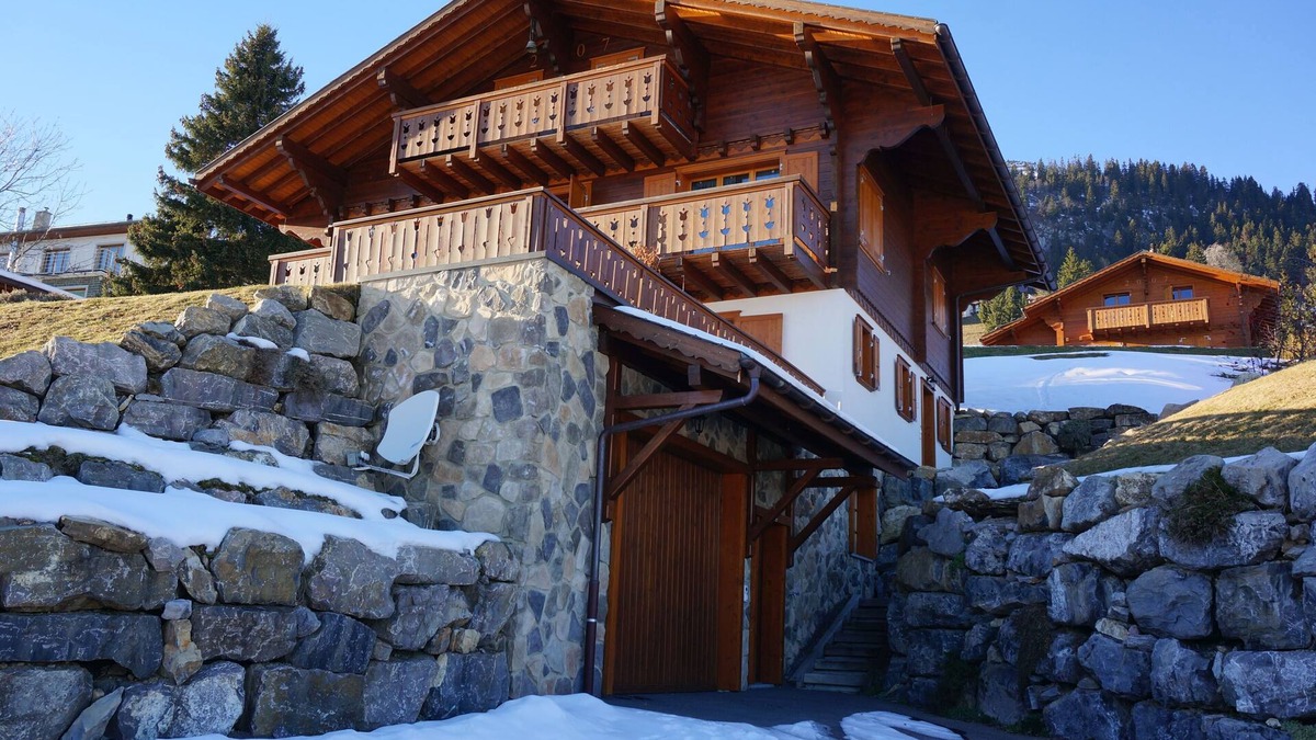 Leysin Ski Chalet | Superb chalet, stunning views, close to lifts and all services.