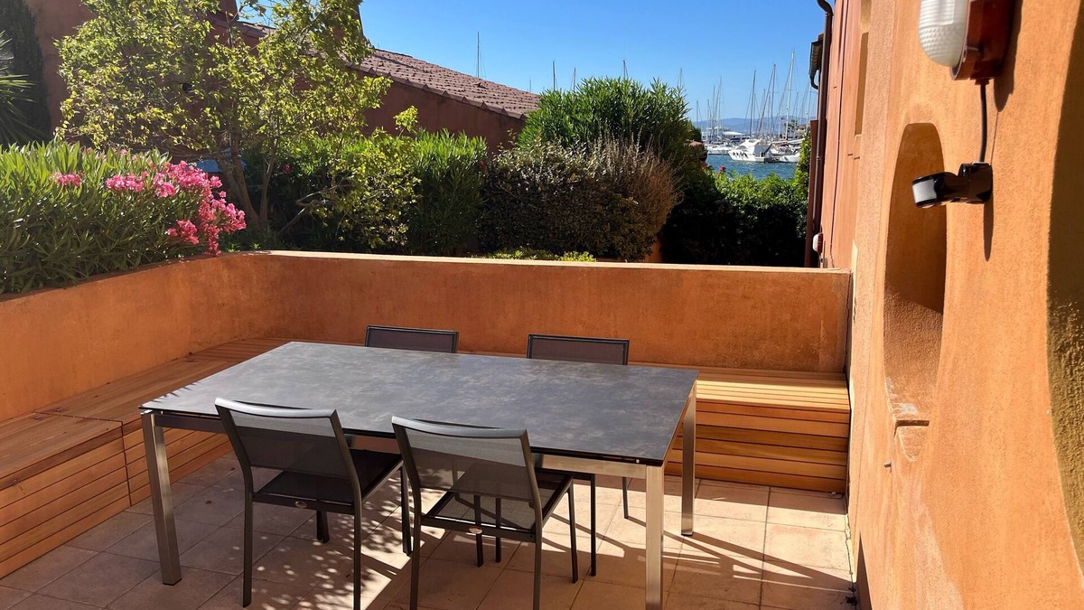 Porquerolles Apartment | Superb, charming, refurbished waterfront apartment overlooking the port