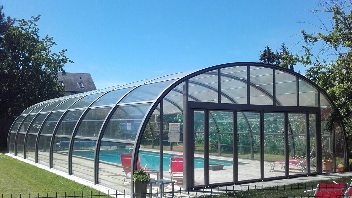 Saint-Branchs House | Superb, comfortable gîte, heated indoor pool (April to Oct.), 14 adults