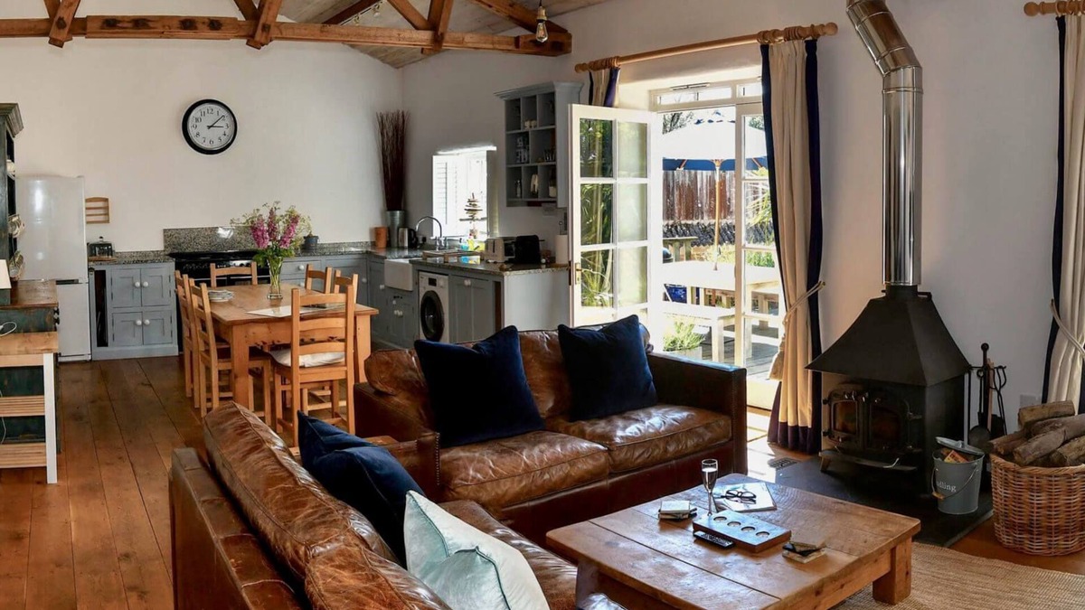 Ottery St Mary House | Superb detached Grade II listed barn conversion with private hot tub, close to coast