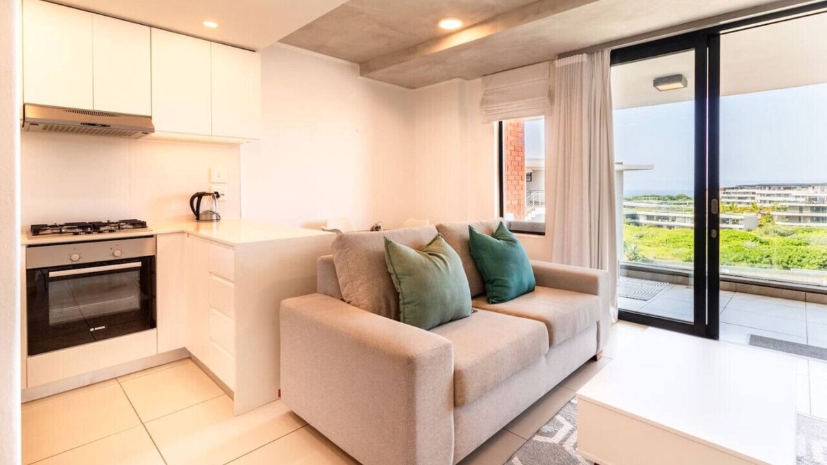 Hillhead Apartment | Superb East 311 at Coral Point