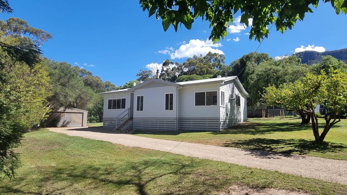 Halls Gap House | Superb Fairywren Place