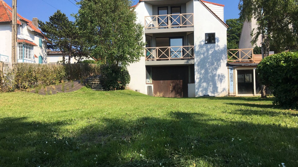 Wissant House | SUPERB FAMILY HOME IN THE CENTER OF WISSANT VILLAGE LARGE GARDEN SLEEPS 17