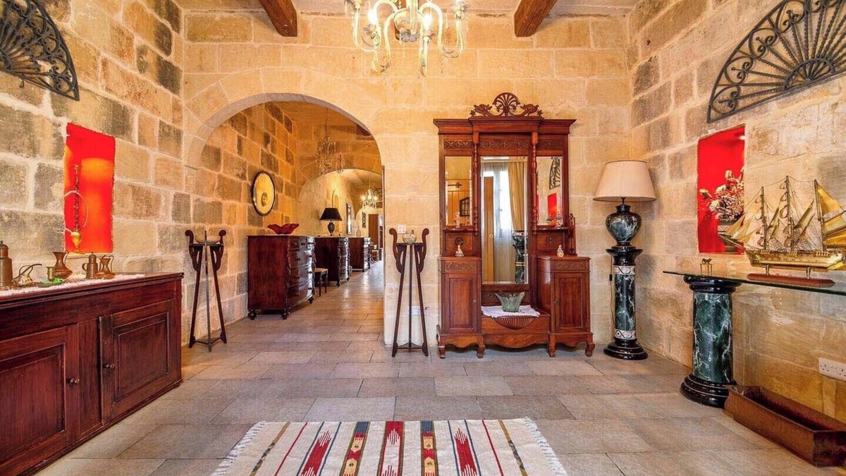 Nadur Villa | Superb five bedroom farmhouse with jacuzzi in Nadur(all ensuite).