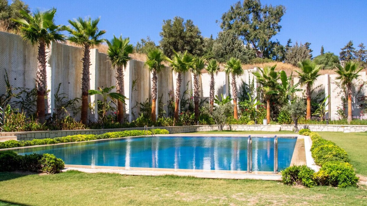 Cesme Apartment | Superb Flat near Sea with Shared Pool in Cesme