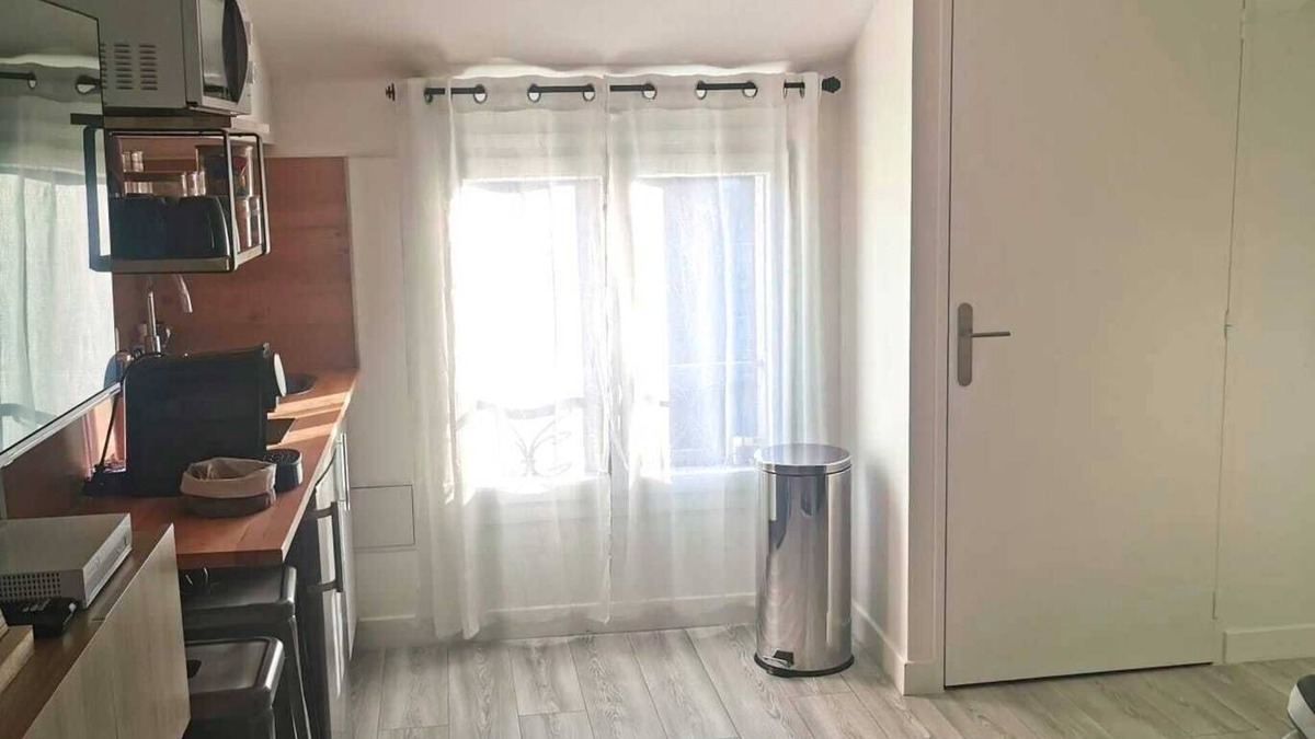 Villeneuve-Saint-Georges Apartment | Superb 2-room apartment between Paris and Orly, private garden