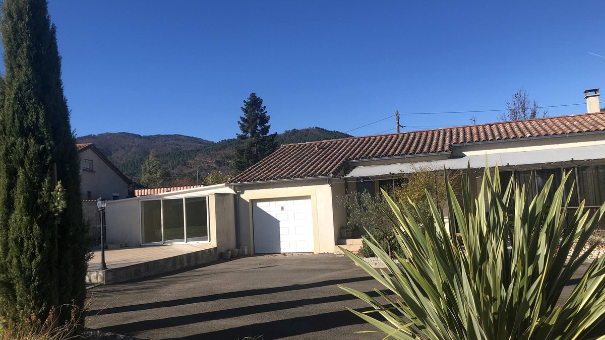 Les Taillades House | Superb house with enclosed pool