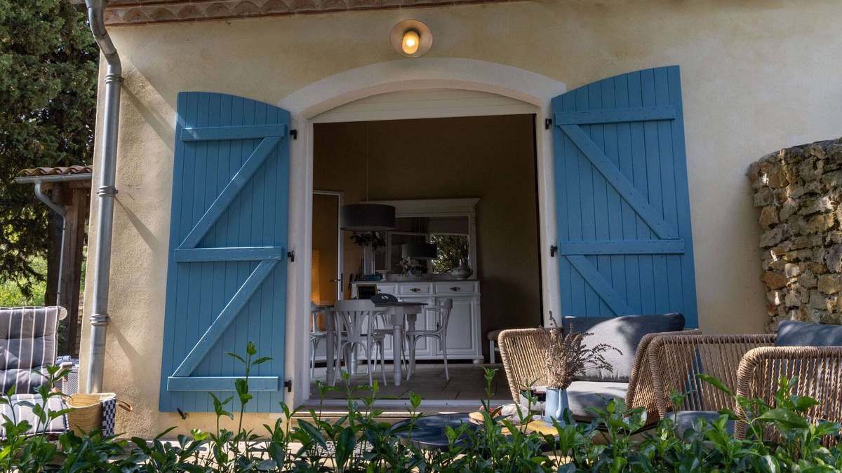 Raissac-sur-Lampy House | Superb holiday house for 2 with breathtaking views and pool access