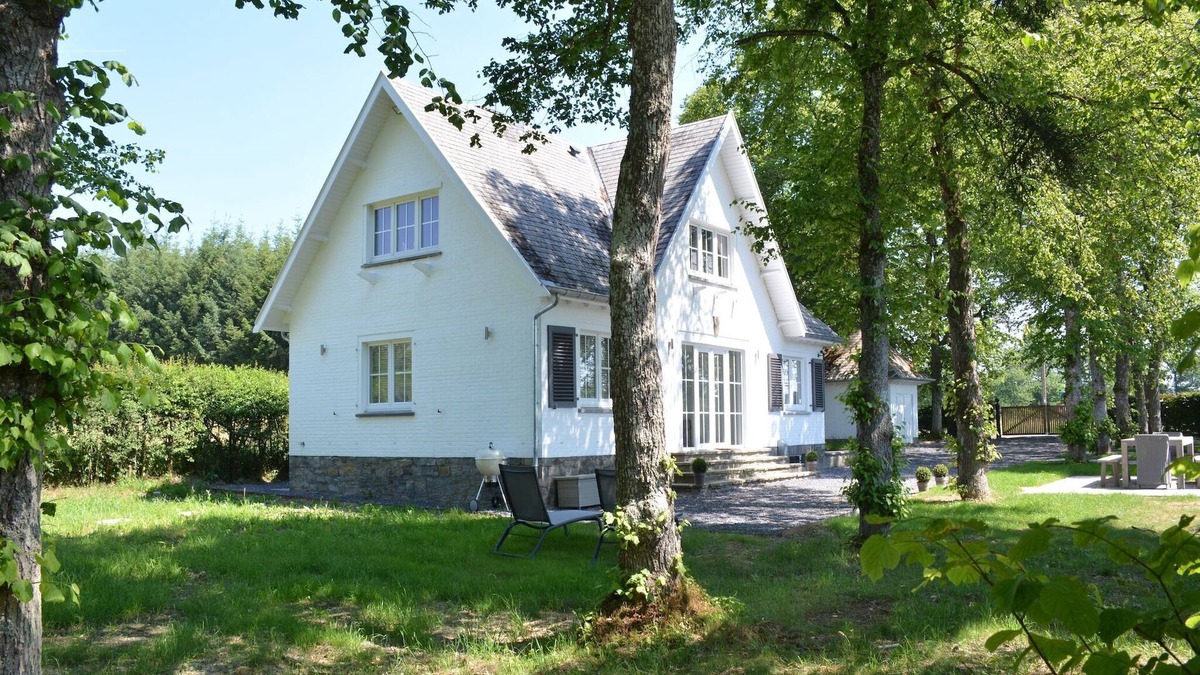 Ciney House | Superb holiday home with garden in Serinchamps