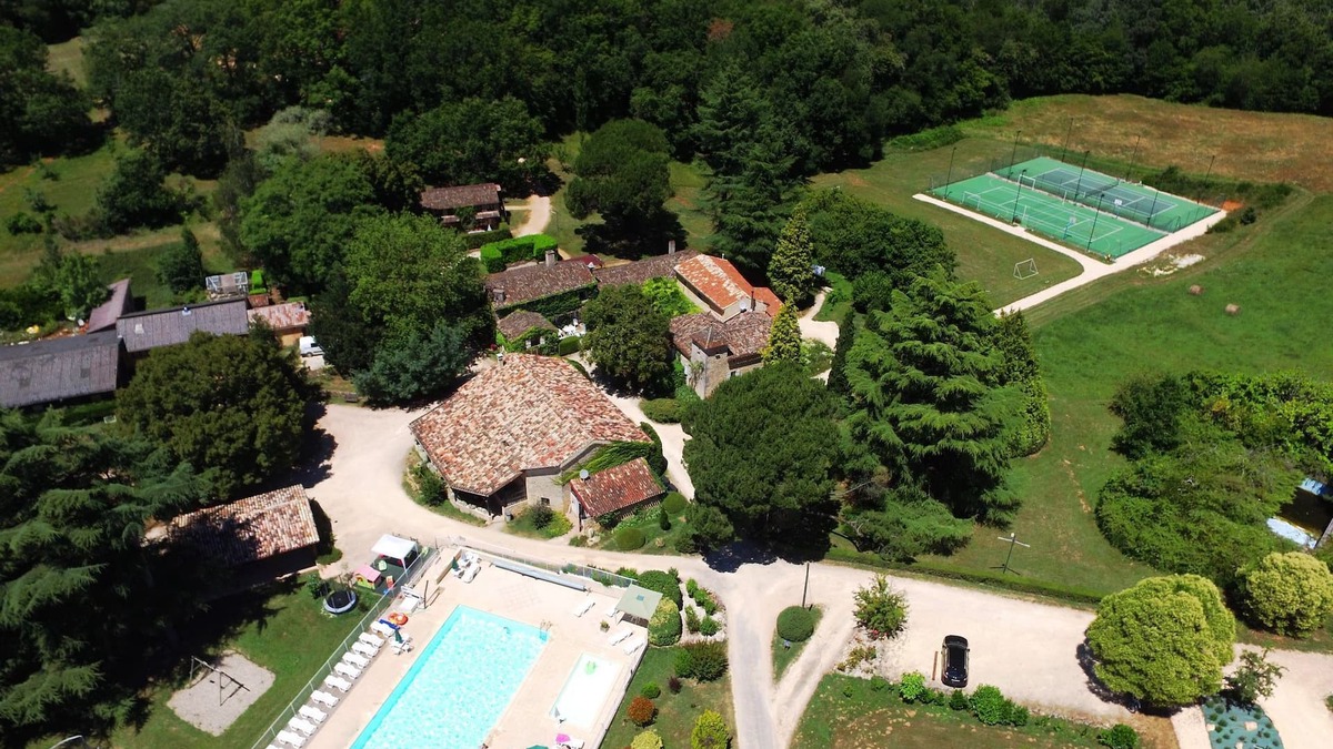 Gavaudun Villa | Superb Holiday Resort * in Dordogne-Lot : swimming pool, tennis, bar, etc.