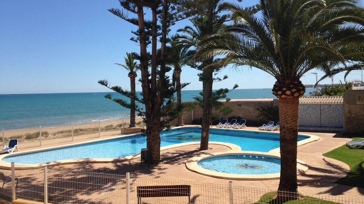 Molinell House | Superb house 100m² + 70m² terrace. Residence on the beach, sea view, swimming pool.