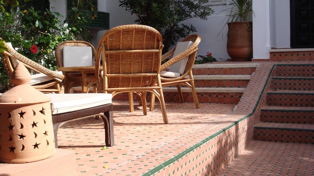 Cite Charaf House | SUPERB HOUSE IN CHARAF RESIDENTIAL AREA. FLOWER GARDEN TERRACE AND PATIO