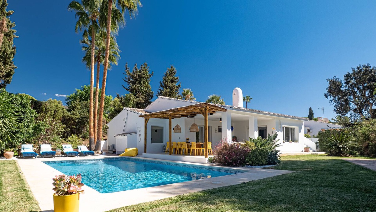 Calahonda Villa | SUPERB IBIZA STYLE VILLA ANY COMFORT -600M BEACH AND SHOPS-
