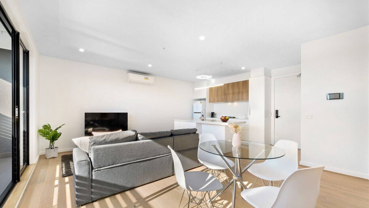 Moonee Ponds Condo | Superb Large Two Bedroom Family Style Apartment