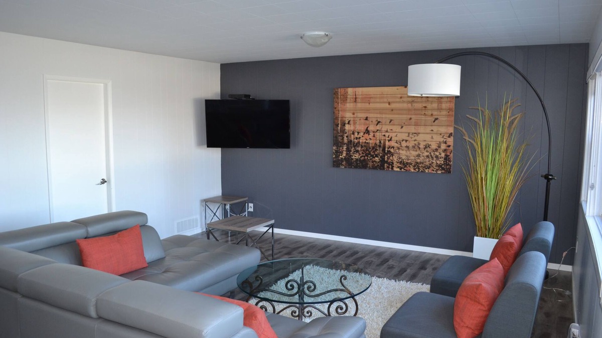 Okanagan-Similkameen House | *SUPERB LOCATION* Directly Across from Lake Okanagan!