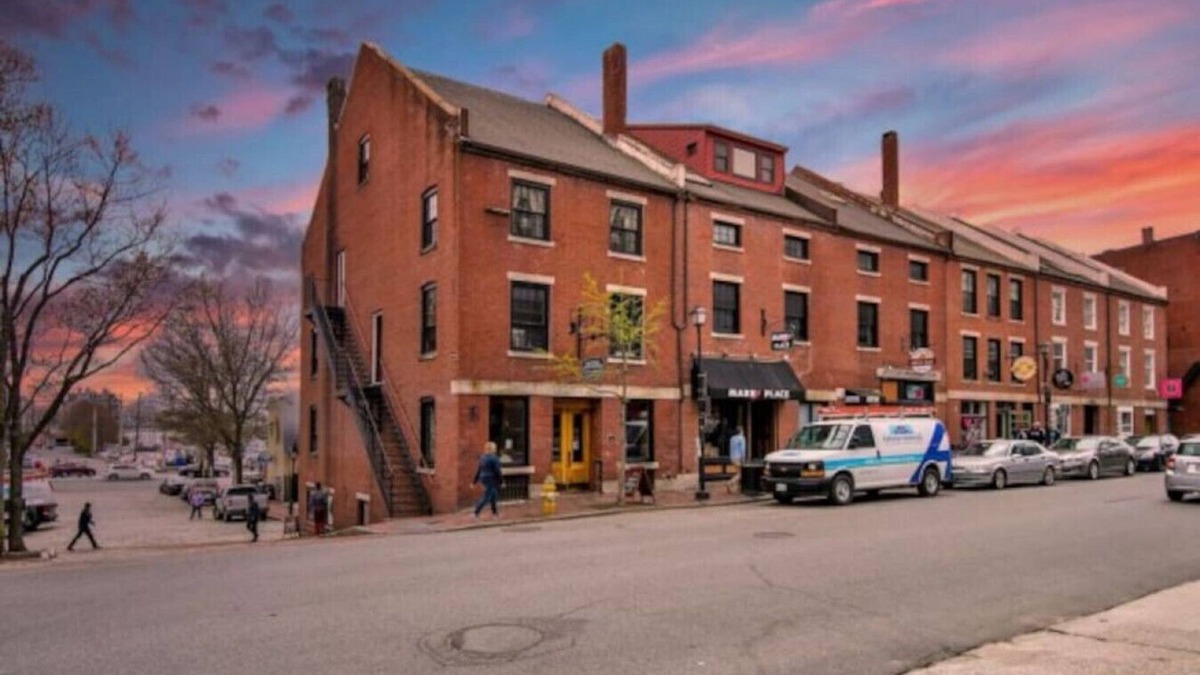 Old Port Apartment | Superb Location! Heart of Old Port/Spacious Condo