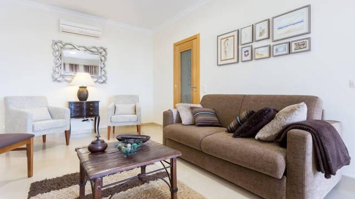 Albardeira Apartment | Superb Location! next to marina, beach & town with fantastic pool & balcony