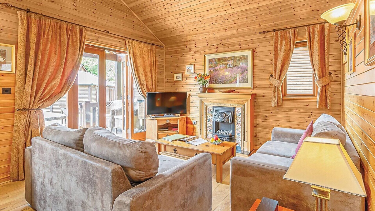Tilford Ski Chalet | Superb lodge with one master double and one twin.