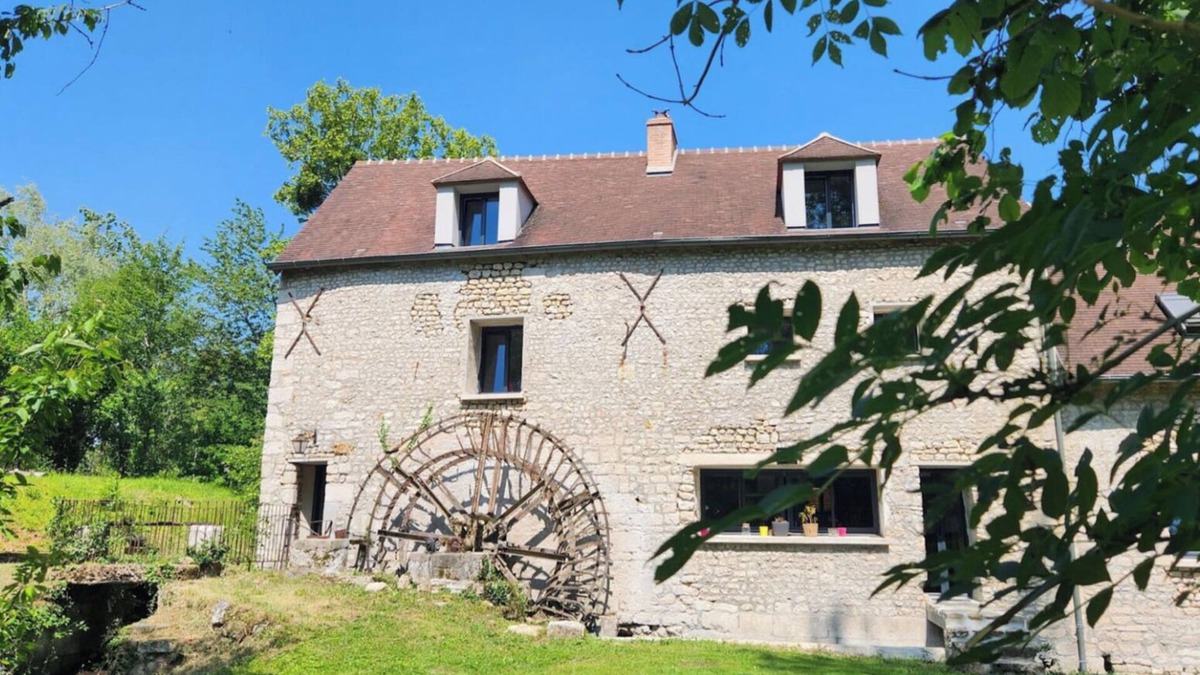 Chateau-Landon House | Superb Mill - Château Landon