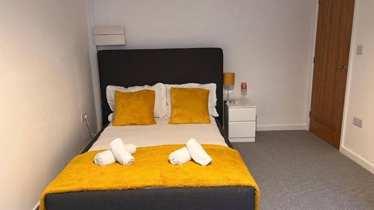 Northampton Apartment | Superb modern flat in Northampton, parking &EV