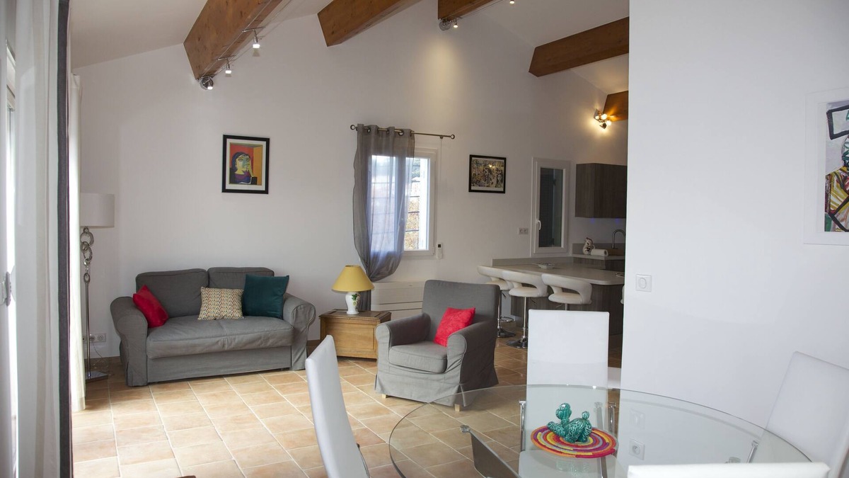 Sanary-sur-Mer Apartment | Superb new T3 apartment in the heart of Sanary, 100m from the port, 2 minutes on foot,