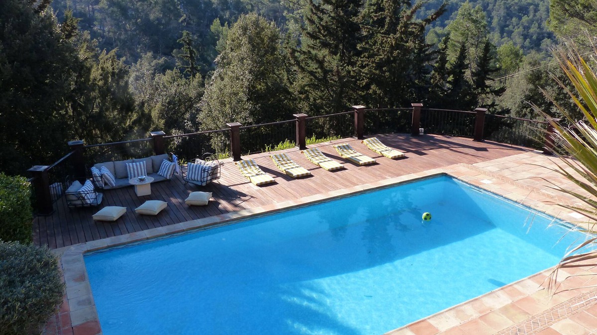 Entrecasteaux Villa | Superb Provencal property with heated swimming pool.