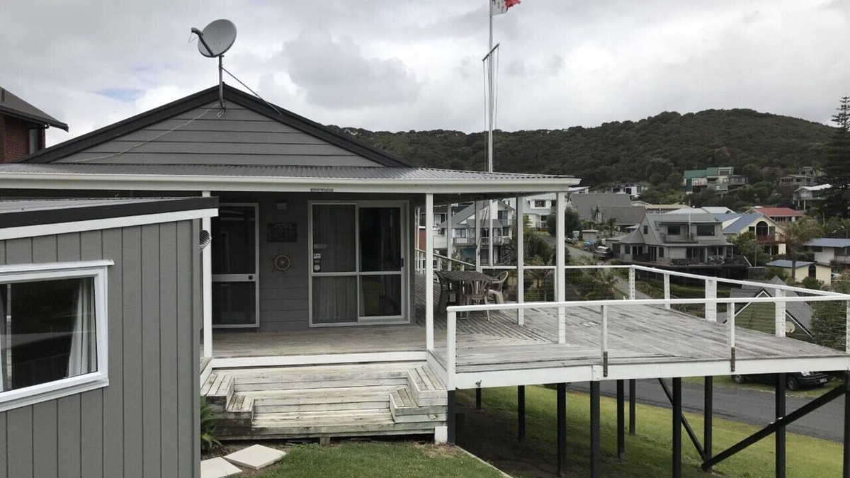 Russell House | Superb sea views with excellent beach location