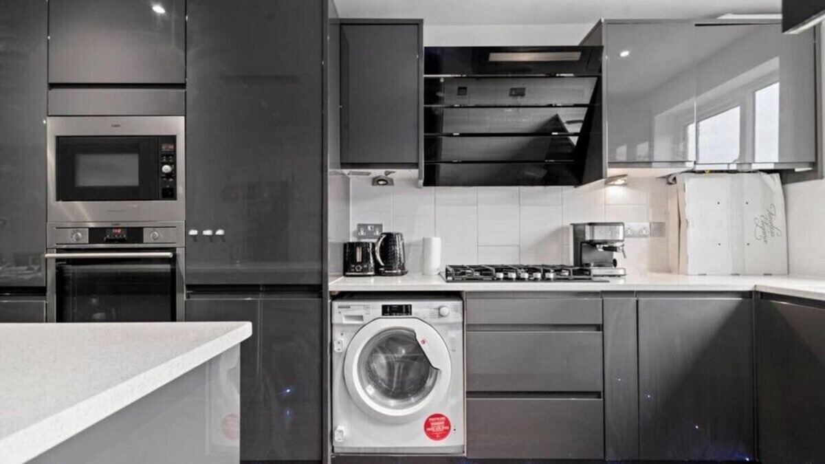 Charlton House | Superb Stonewall Terrace