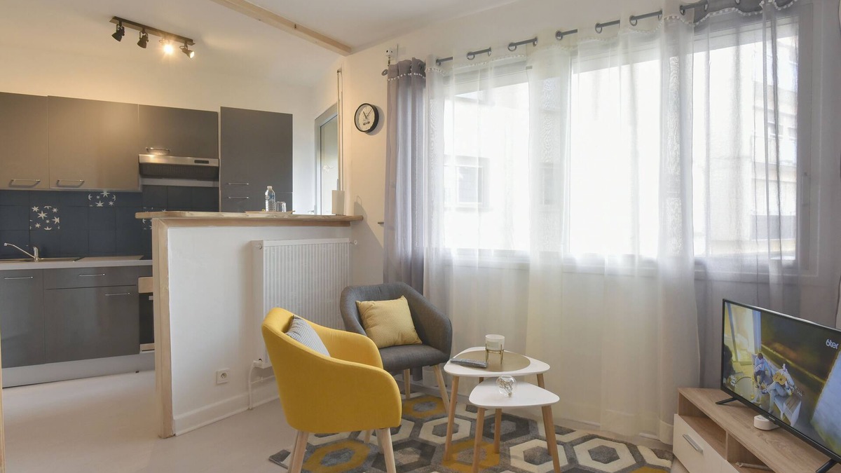 Brive-la-Gaillarde Apartment | SUPERB STUDIO WITH PRIVATE PARKING DOWNTOWN