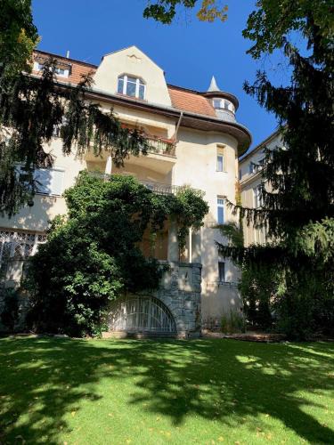 Orszagut Apartment | Superb Studio with 40 sqm Terrace in the Greens of Buda City Centre