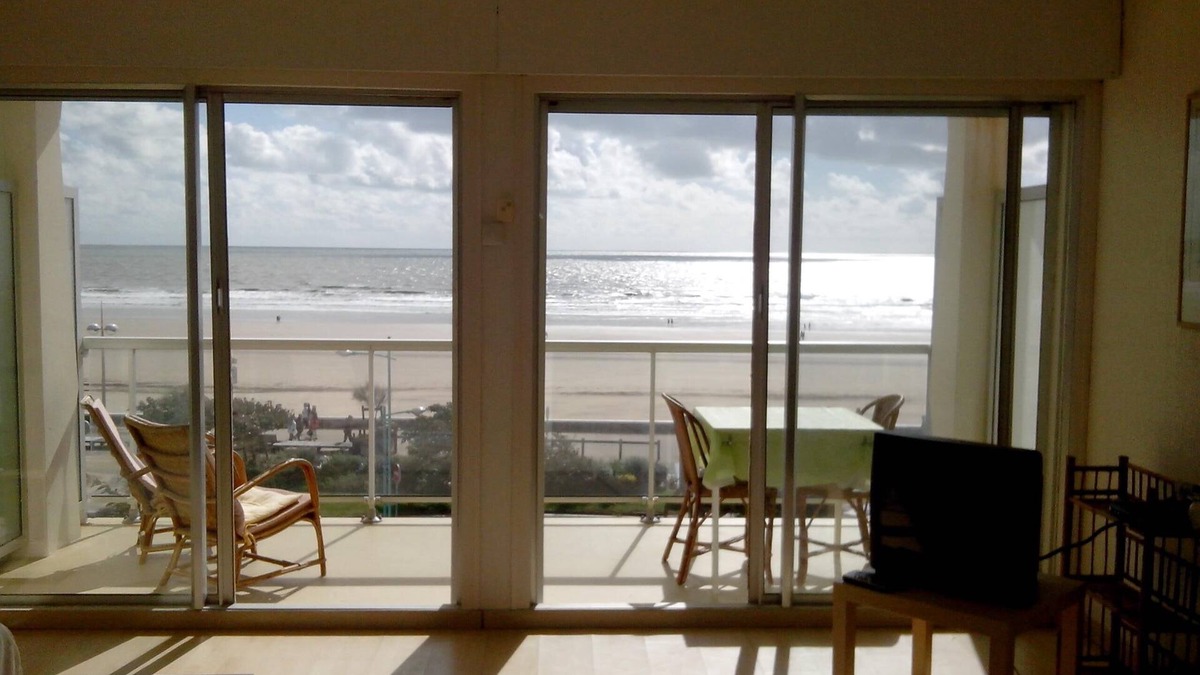 Saint-Jean-de-Monts Apartment | Superb T2 FACE THE SEA-Panoramic view 180 ° Super price for the month of SEPTEMBER