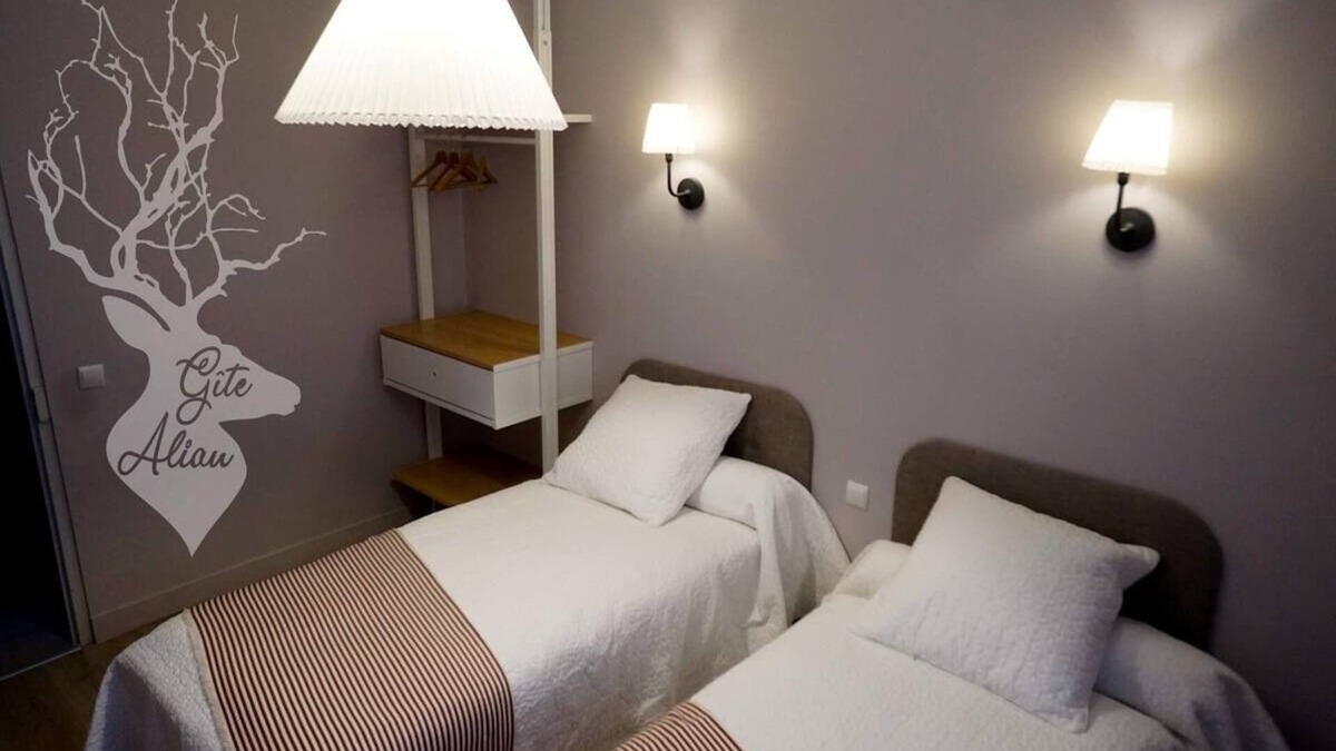 Lourdes House | Superb townhouse near the station for 5 to 10 people