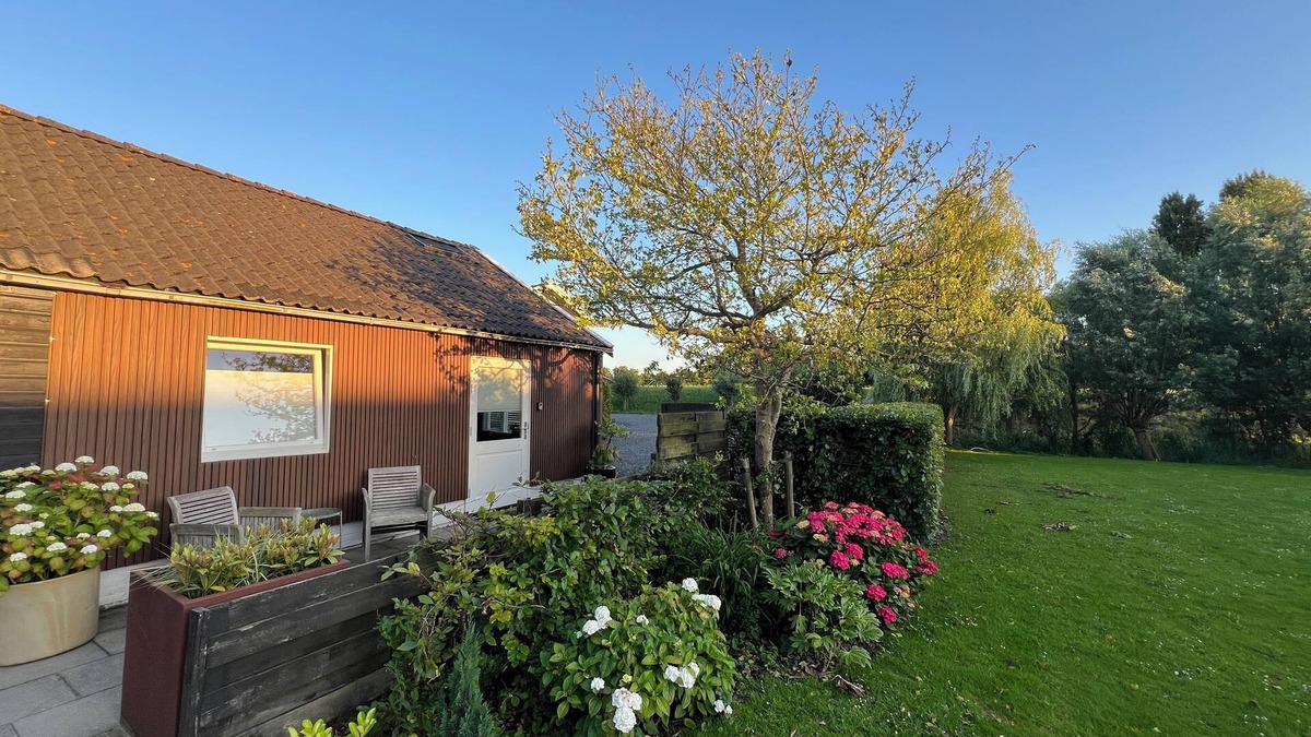 Krabbendam House | Superb vacation home with large private garden in rural setting.
