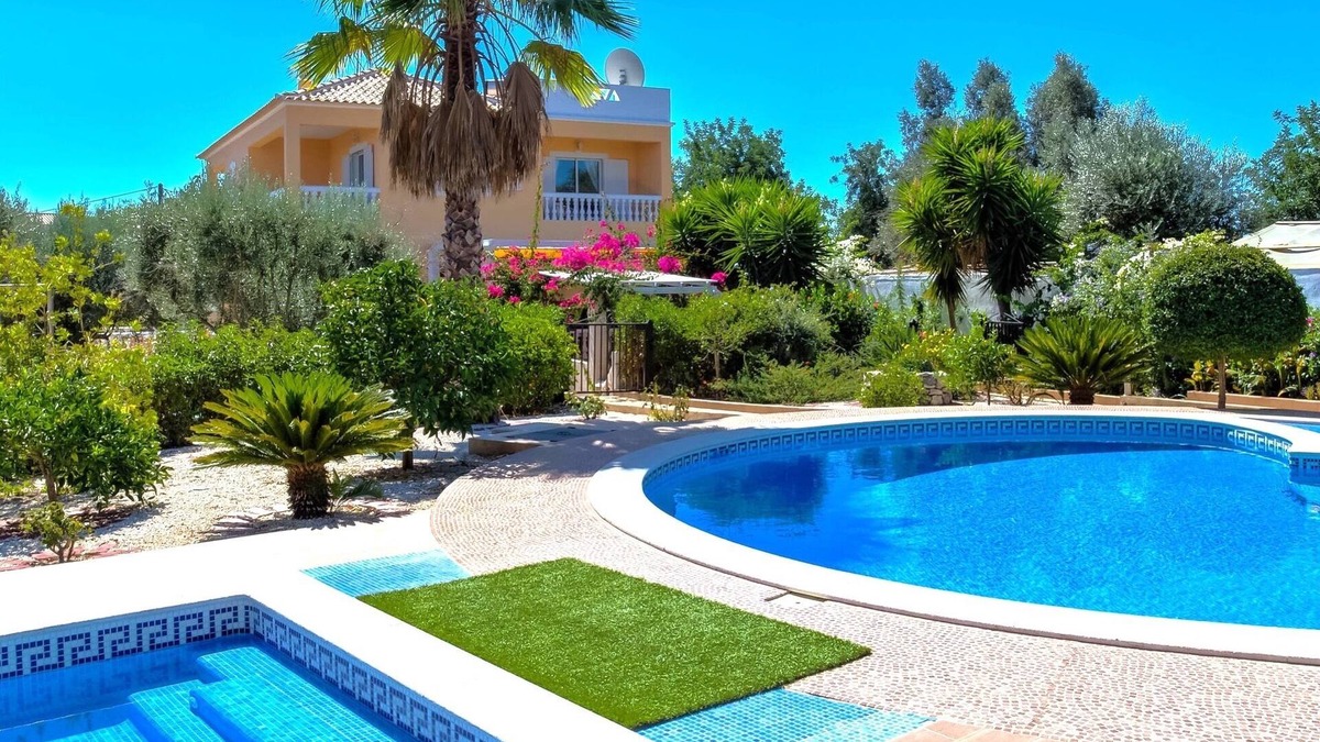Silves Villa | Superb Villa 10 Mins From Carvoeiro & Beach, near Silves Golf, Totally Private