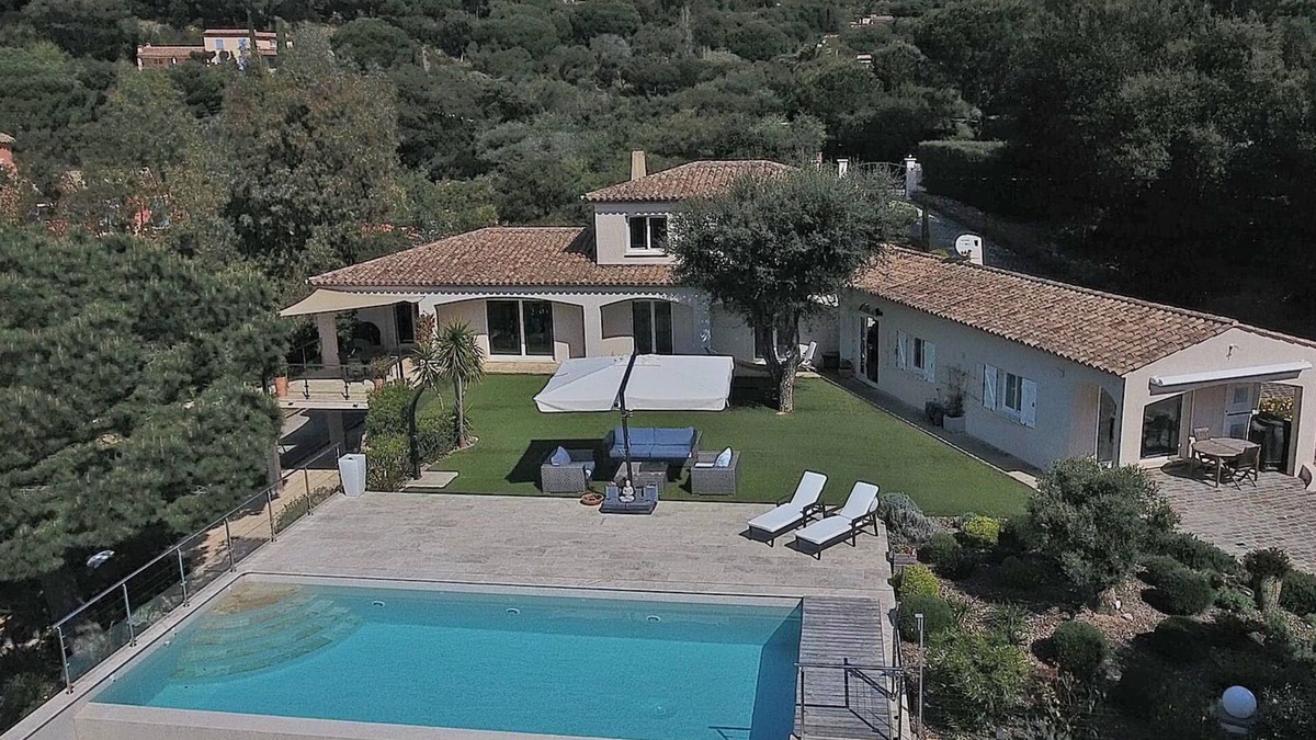 La Nartelle Villa | Superb villa in the private domain La Nartelle located in lush greenery