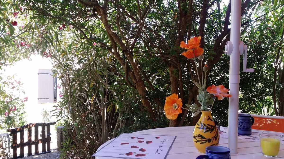 Gruissan Villa | Superb villa on the edge of pine forest and scrubland with azure view.