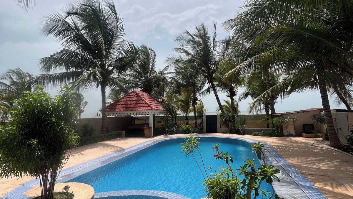 Saly Villa | Superb waterfront villa, Saly Cristallines
