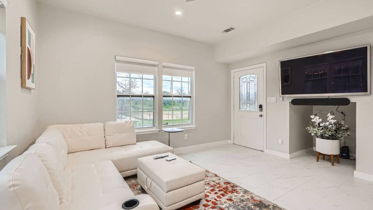 Foster Heights House | Superb White Modern Farm House