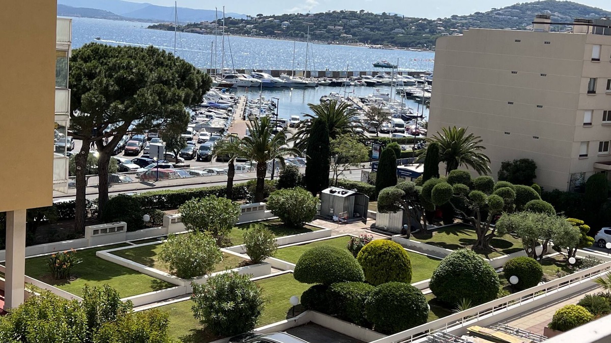 Sainte-Maxime City Centre Apartment | Superbe Appartement, Vue Mer, Climatisation, au Calme, Classé 5
